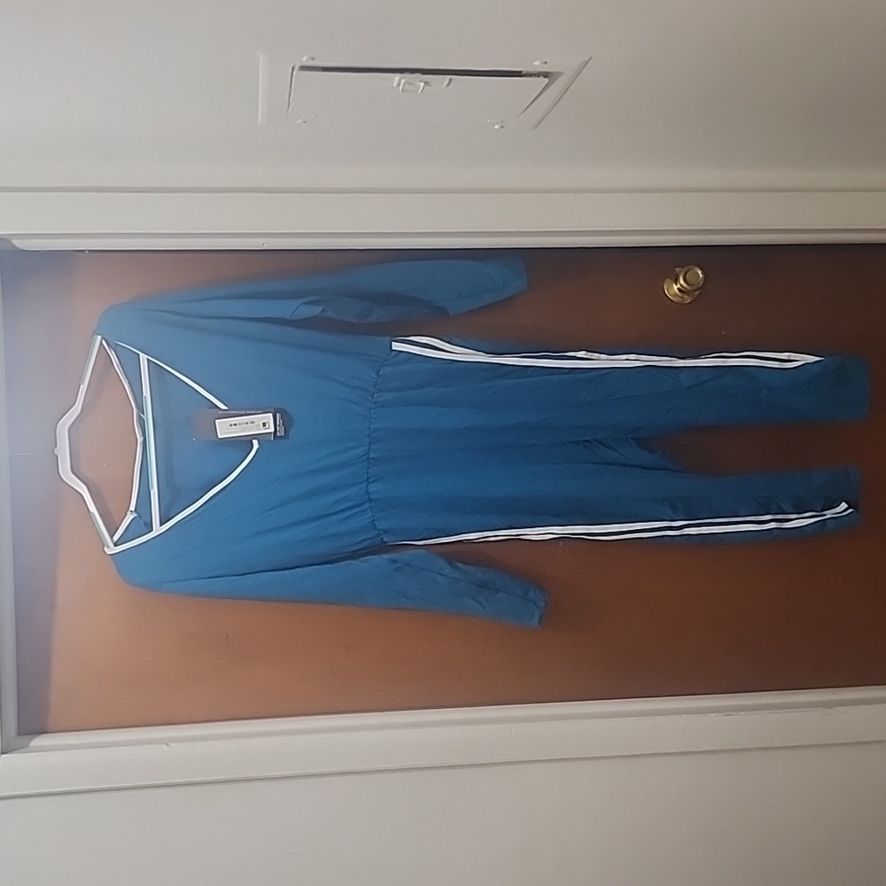 Rebdolls "in line double stripe long sleeve v-neck cropped jumpsuit"  3x Blue
